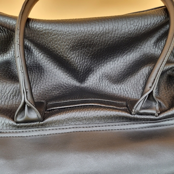 Vera New York Large Black Leather Tote/Handbag with Side Snap & Sig Logo Lining - Picture 11 of 13